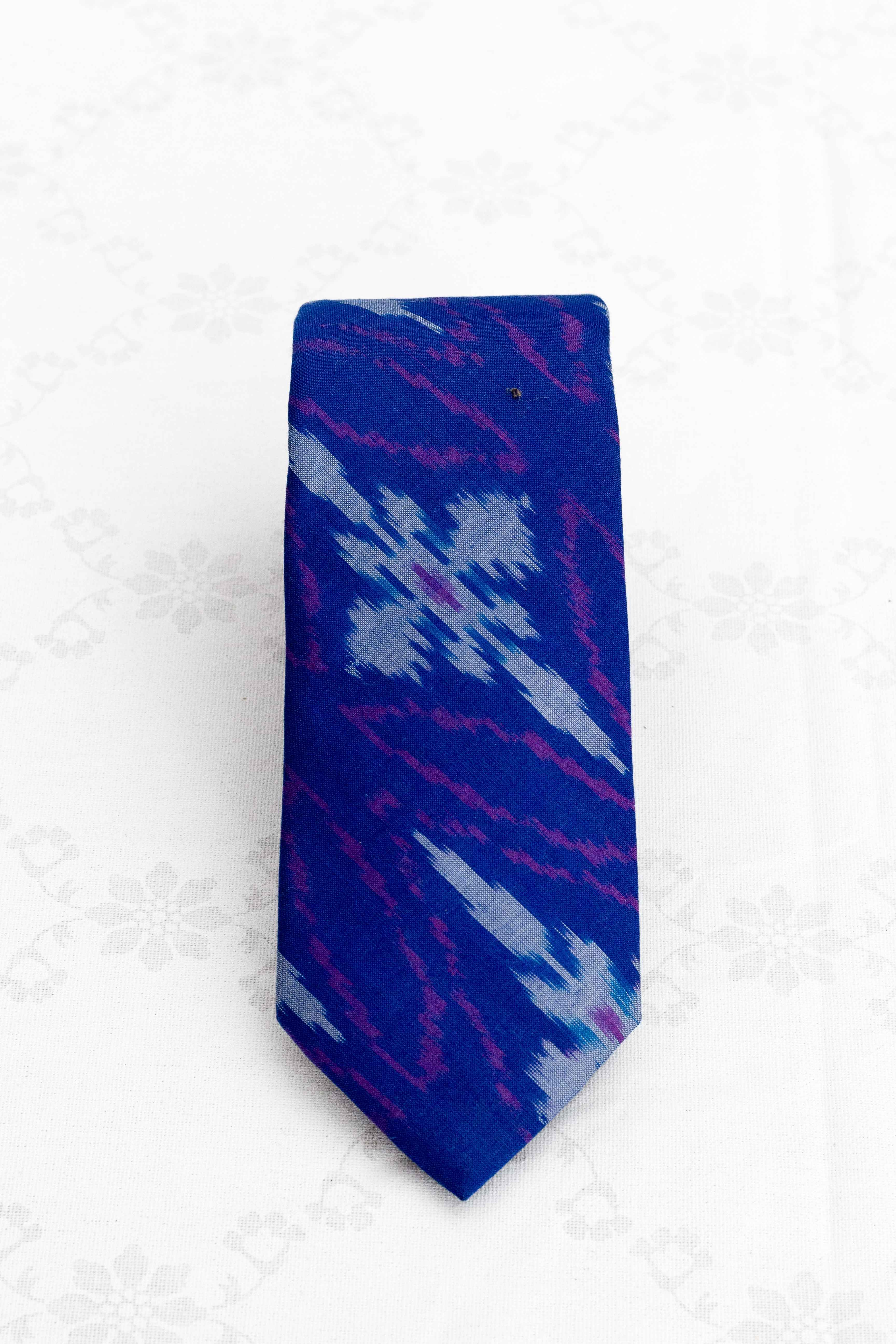Ikat Tie