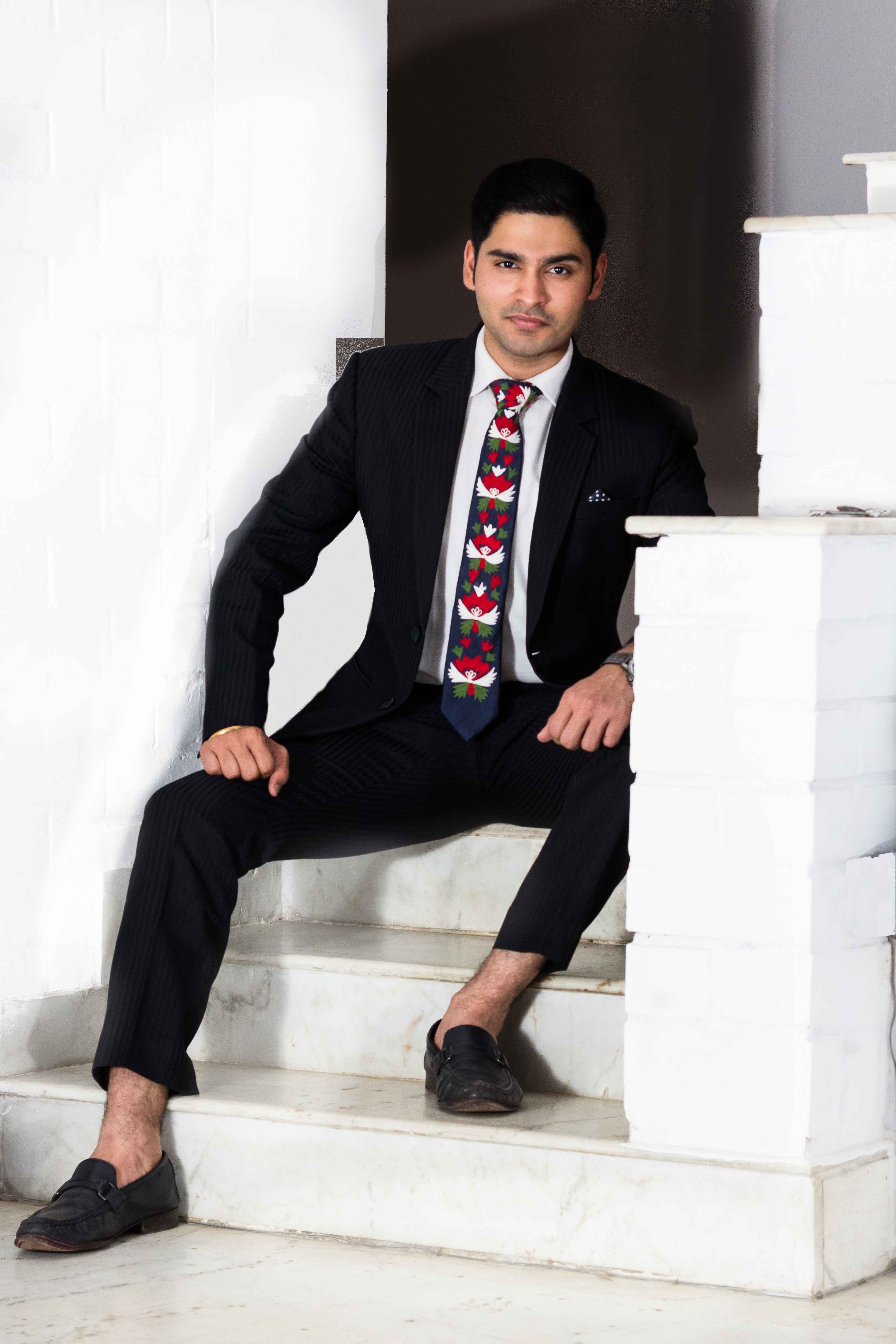  Kashmiri Standout Tie